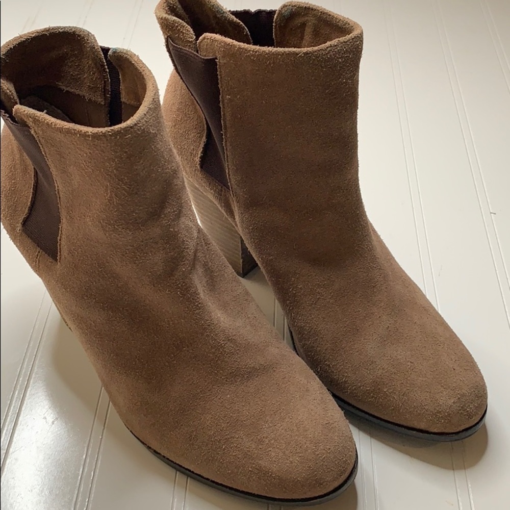 Vince Camuto Hesse Tan Suede Bootie Boots. MCA1285B